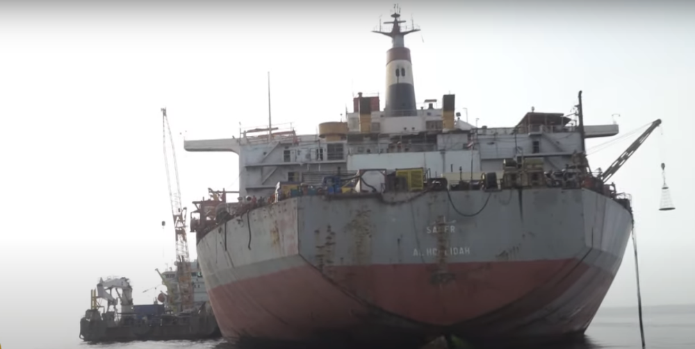 un-successfully-removes-oil-from-deteriorating-tanker-off-yemen